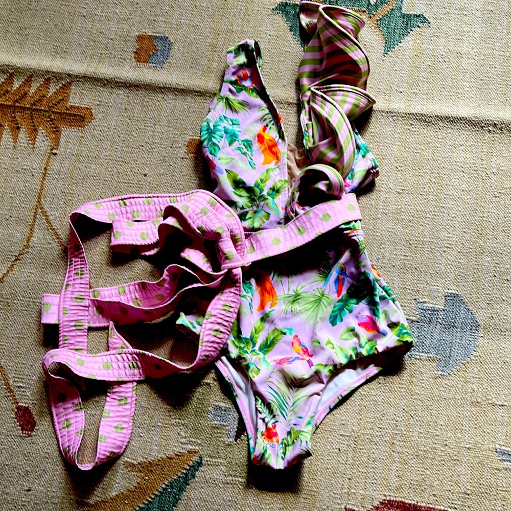 One peaces swimsuit